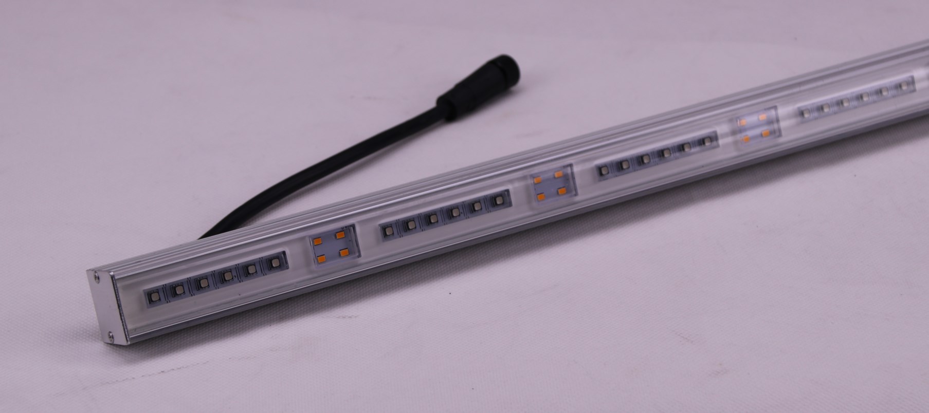吉豐光電為你講解LED線型燈的色容差是什么？(圖1)